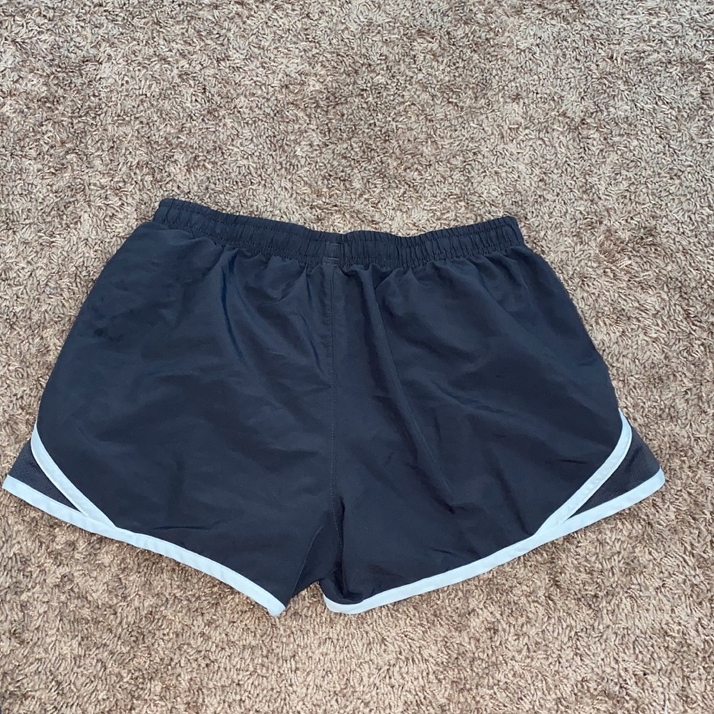 Under armor shorts - Picture 2 of 2